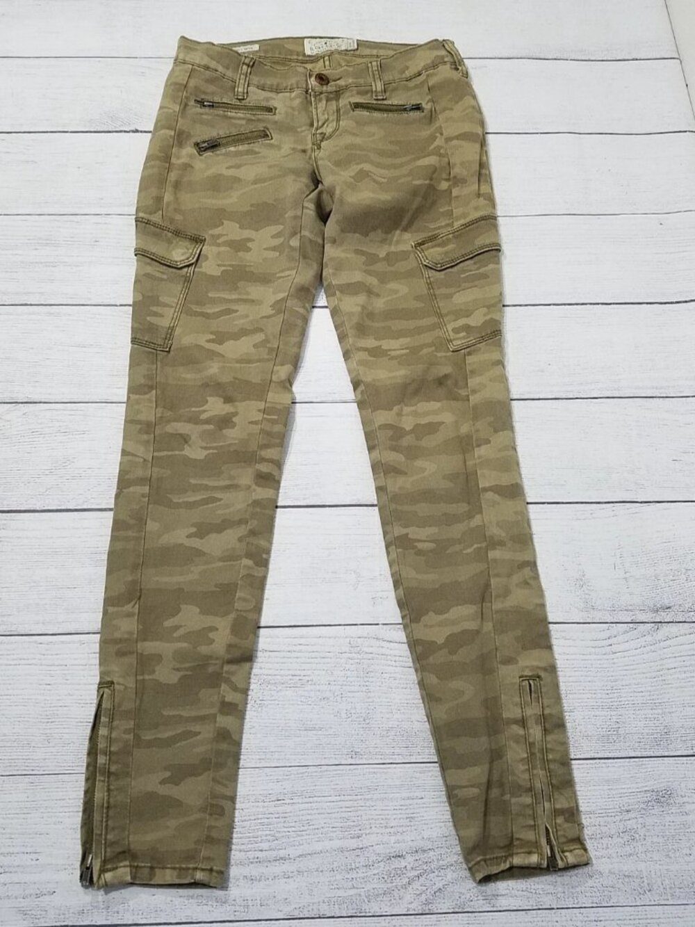 Lucky Brand Charlie Camo Skinny Cargo Pants Womens Size 00 / 24